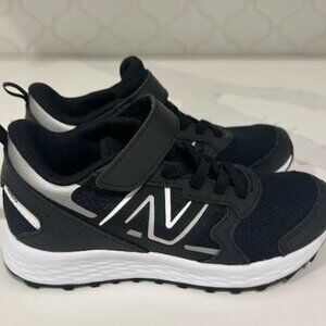 🖤 New Balance Kids Running Shoes – Black & White (Size 13 US)